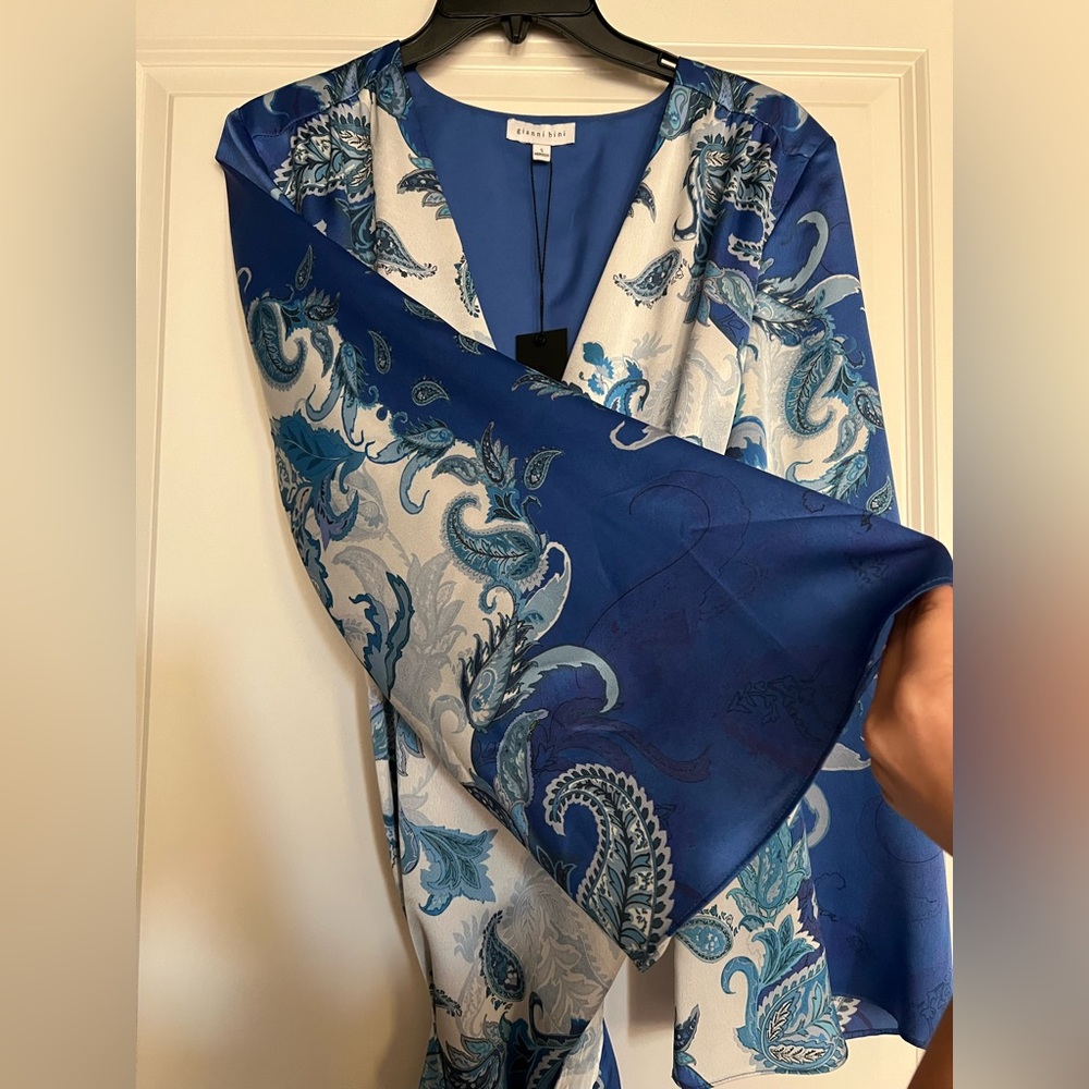 NWT Gianni Bini, Jenni Paisley Printed Satin V-Neck Blue and White Wrap Dress - Picture 6 of 7